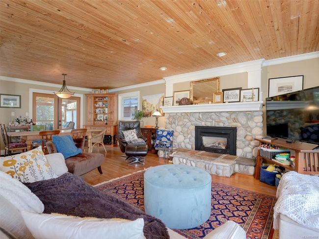 3935 Tudor Ave, House other with 4 bedrooms, 3 bathrooms and 1 parking in Saanich BC | Image 4