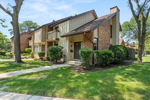 40 Kyle Ct, Willowbrook, IL, 60527-2214 | Card Image