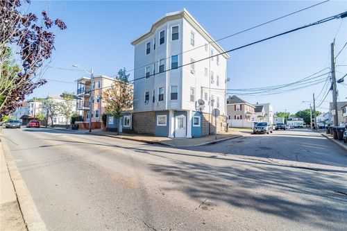 81 Columbus Ave, Pawtucket, RI, 02860-5549 | Card Image