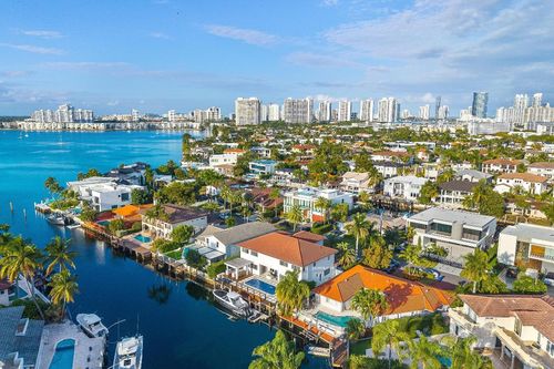 16430 Ne 30th Ave, North Miami Beach, FL, 33160-4133 | Card Image