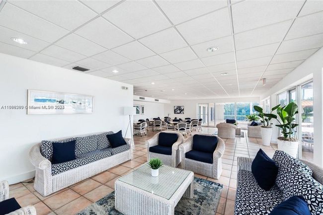 APT-810 - 2625 Collins Ave, Condo with 1 bedrooms, 2 bathrooms and null parking in Miami Beach FL | Image 19