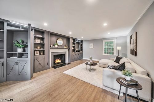 359 Dogwood Way, Mountainside, NJ, 07092-1324 | Card Image