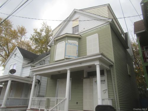 35 Carpenter Ave, Newburgh, NY, 12550-4810 | Card Image