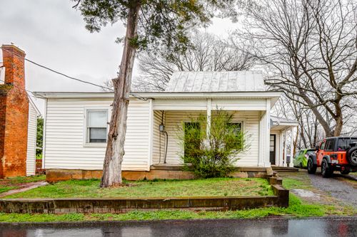 313 South St, Bedford, VA, 24523-2838 | Card Image