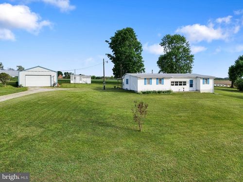 4372 Westview Dr, Stewartstown, PA, 17363-8527 | Card Image