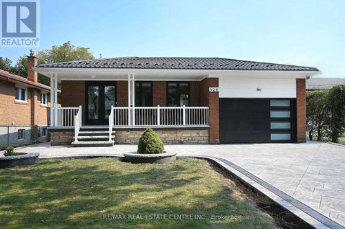 526 Selsey Dr, Mississauga, ON, L5A1B9 | Card Image