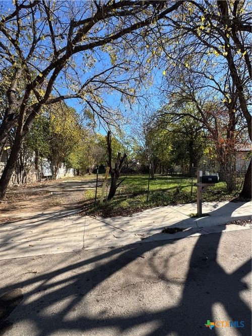 398 Railroad St, San Marcos, TX, 78666-6110 | Card Image