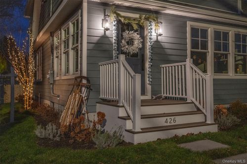 426 Clark St, Greenport, NY, 11944-1836 | Card Image