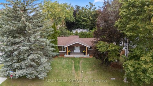 241 Maple St, Uxbridge, ON, L9P1A8 | Card Image