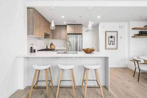 th4-128 E 8th Street, North Vancouver, BC, V7L0H2 | Card Image