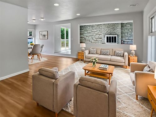 571 Richmond Rd, East Meadow, NY, 11554-2231 | Card Image