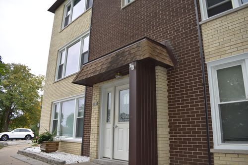 apt-4-8395 Archer Ave, Willow Springs, IL, 60480-1466 | Card Image