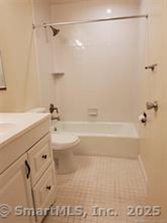23 - 23 Olcott Way, Condo with 1 bedrooms, 1 bathrooms and 1 parking in Ridgefield CT | Image 9
