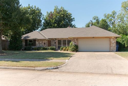 10405 Major Ave, The Village, OK, 73120-2407 | Card Image