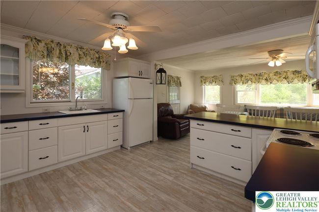Kitchen | Image 10