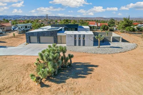 58654 Piedmont Dr, Yucca Valley, CA, 92284-6409 | Card Image