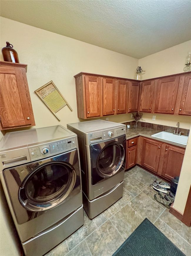 2575 Cascade Hound Creek Rd, House other with 3 bedrooms, 3 bathrooms and null parking in Cascade MT | Image 24
