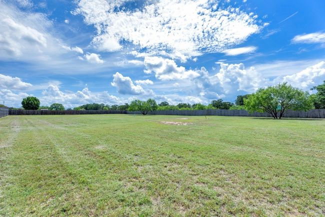 131 Martin Crossing Dr, House other with 3 bedrooms, 3 bathrooms and null parking in Cedar Creek TX | Image 4
