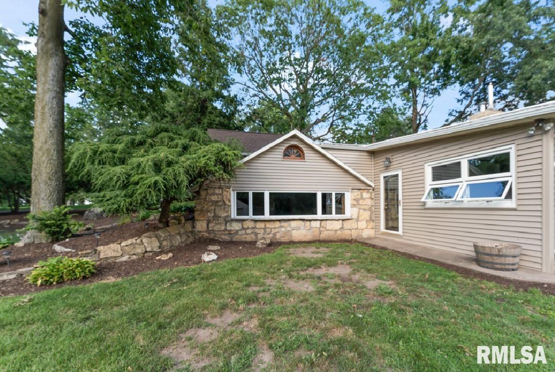 Harrison Dr, Clinton, IA 52732