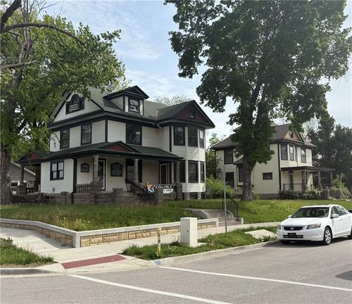 104 & 108 E Poplar Street, Olathe, KS, 66061 | Card Image