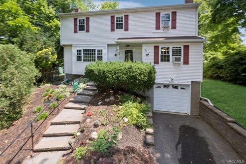 49 Old Town Ln, Halesite, NY, 11743-2276 | Card Image