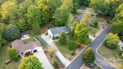 1011 Cambridge Ct, Lenoir, NC, 28645-8215 | Card Image