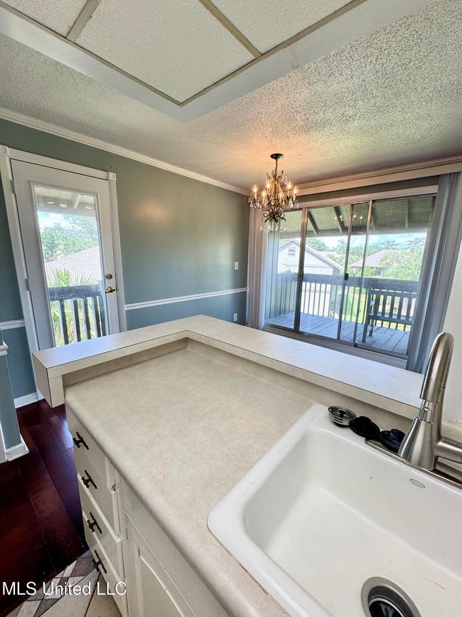 Kitchen | Image 12
