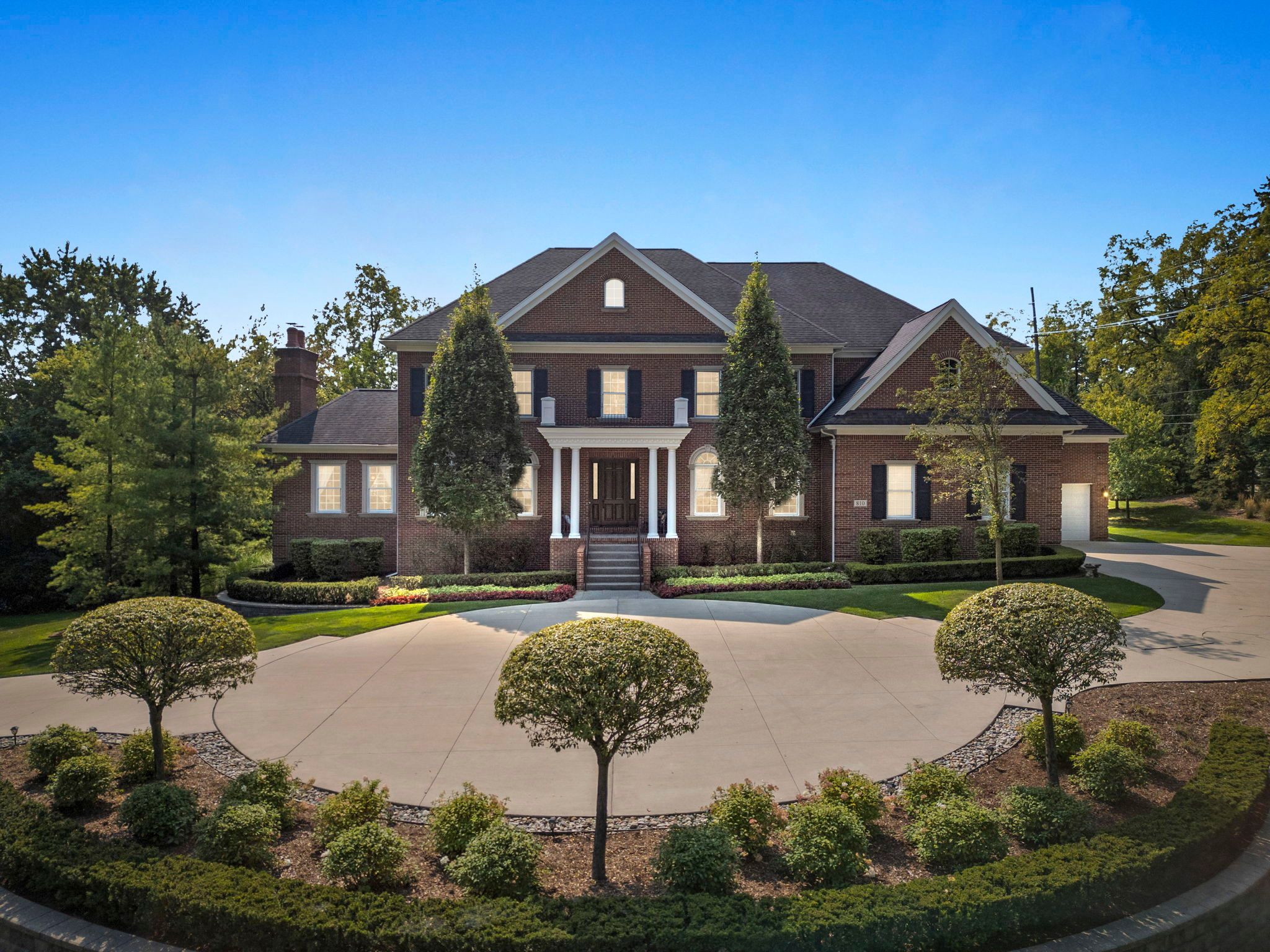Highwood Dr, Bloomfield Hills, MI 48304