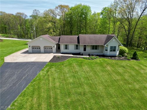 8600 Honeysuckle Dr, Dresden, OH, 43821-9021 | Card Image