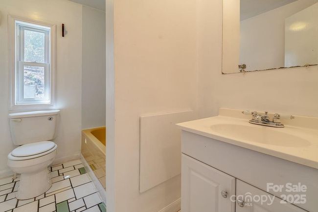 2nd Bathroom | Image 15