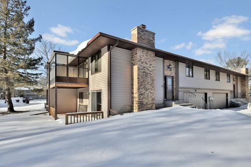 30185 Olinda Trl, Lindstrom, MN, 55045-9418 | Card Image