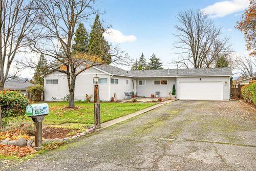 525 Barnes Ave, Medford, OR, 97504-6613 | Card Image