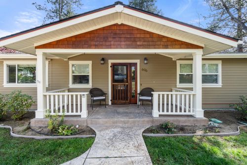 696 Liberty St, Ashland, OR, 97520-3123 | Card Image