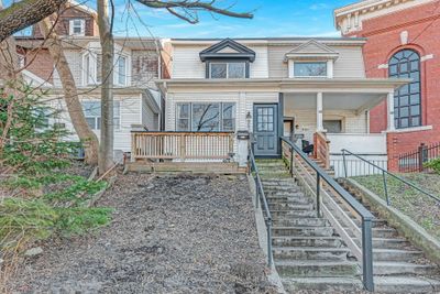 883 Gerrard St E, Home with 1 bedrooms, 2 bathrooms and null parking in Toronto ON | Image 2