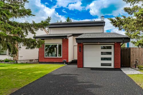132 Woodglen Way Sw, Calgary, AB, T2W4T3 | Card Image