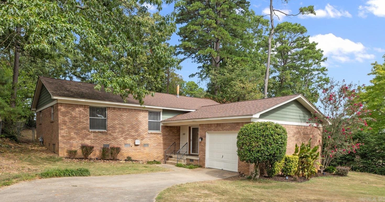 Fleetwood Dr, Little Rock, AR 72211