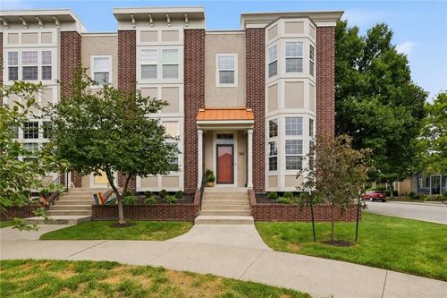 2901 Gentry Park, North Kansas City, MO, 64116-2915 | Card Image