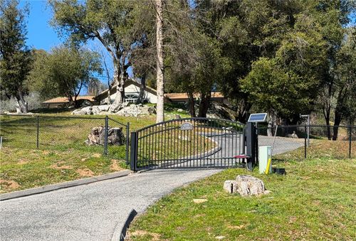 40118 Old Stone Gate Ct, Oakhurst, CA, 93644 | Card Image
