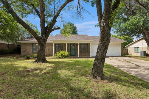 936 Springdale Rd, Bedford, TX, 76021-4256 | Card Image