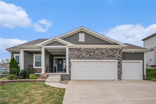 2108 Shamrock Ave, Lee's Summit, MO, 64081 | Card Image