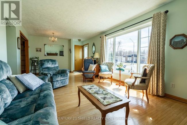 506 Anderson Dr, House other with 3 bedrooms, 2 bathrooms and 3 parking in Cornwall ON | Image 8