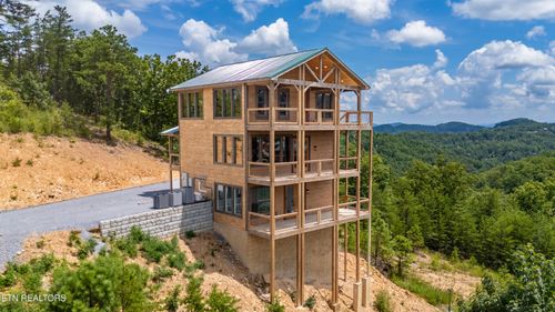 2412 Mountain Ridge Way, Sevierville, TN, 37862 | Card Image