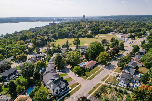 271 Codrington St, House other with 4 bedrooms, 5 bathrooms and 2 parking in Barrie ON | Image 44