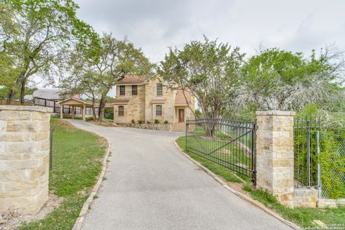 146 Creekview Dr, Canyon Lake, TX, 78133-4350 | Card Image