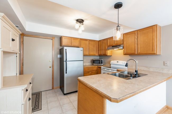 APT-3A - 9949 Shady Ln, Condo with 2 bedrooms, 2 bathrooms and 1 parking in Orland Park IL | Image 6