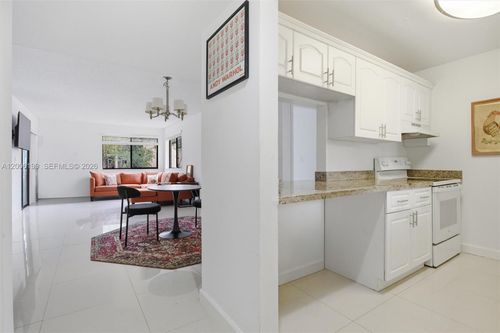 102-183 Lakeview Dr, Weston, FL, 33326-2550 | Card Image