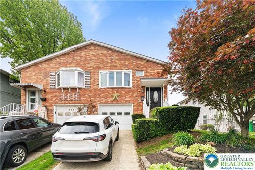956 E Linden St, Allentown, PA, 18109-2651 | Card Image