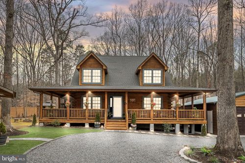17 Fox Run Forest Ln, Beaverdam, VA, 23015-1809 | Card Image