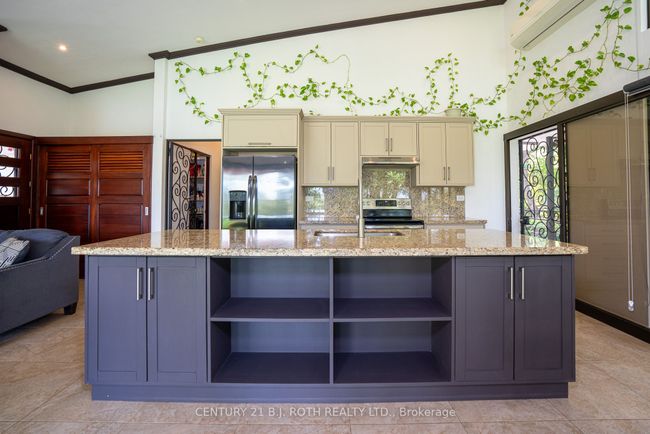 1 Howler Heights, Condo with 2 bedrooms, 2 bathrooms and 4 parking in Costa Rica ON | Image 6