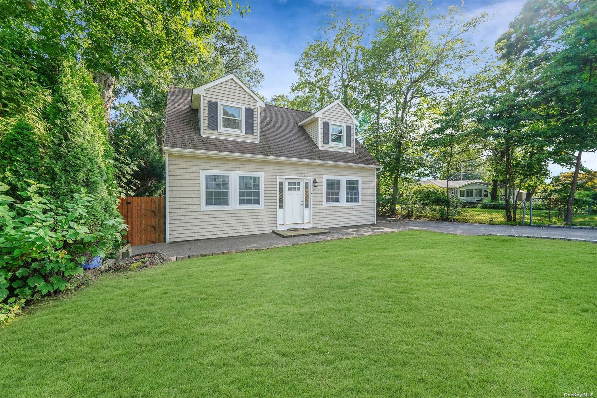 Rosemont Ave, Farmingville, NY 11738